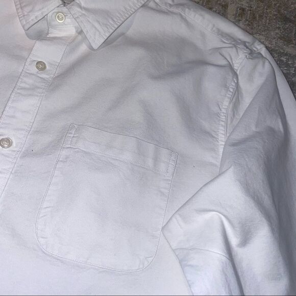 🚨 3 for $25 - AEO Classic Fit Button Down Shirt - Picture 5 of 9